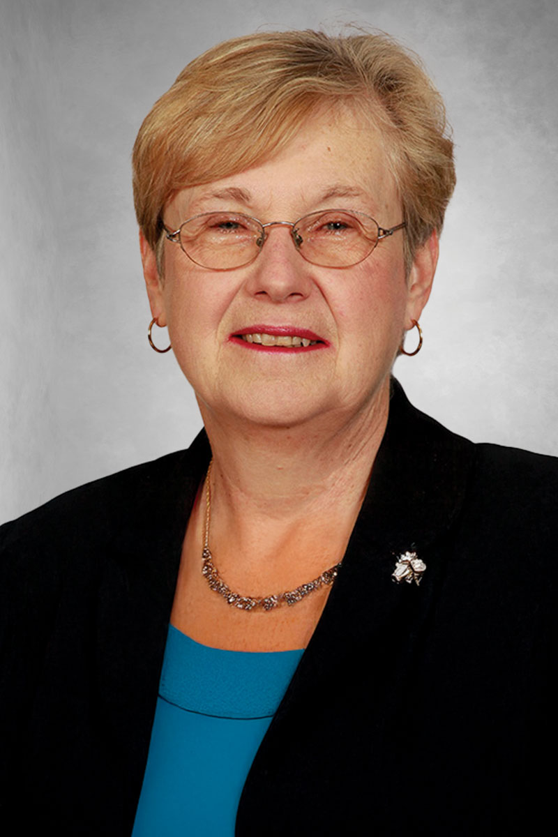 Mary Groves Headshot